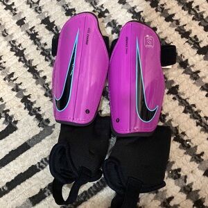 Kids Small Nike Shin Guards ❤️